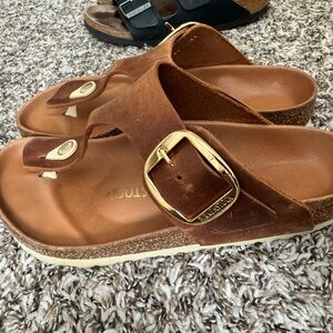 Birkenstock Gizeh Big Buckle Sandals in Cognac